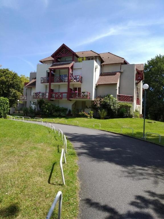 Le Petit Park-Studio-Terrasse- Piscine-Wifi Fibre Apartment Pau Exterior photo
